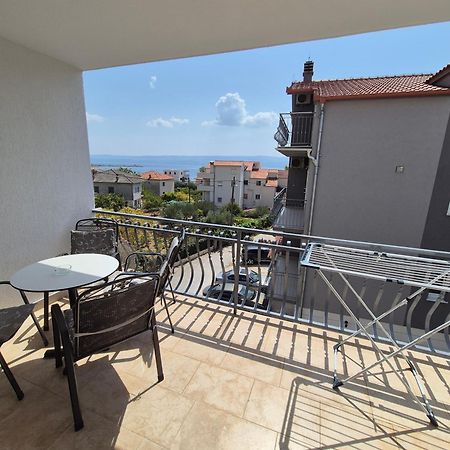 Apartments And Rooms Mamic Dugi Rat Esterno foto