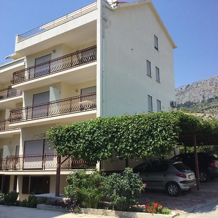 Apartments And Rooms Mamic Dugi Rat Esterno foto