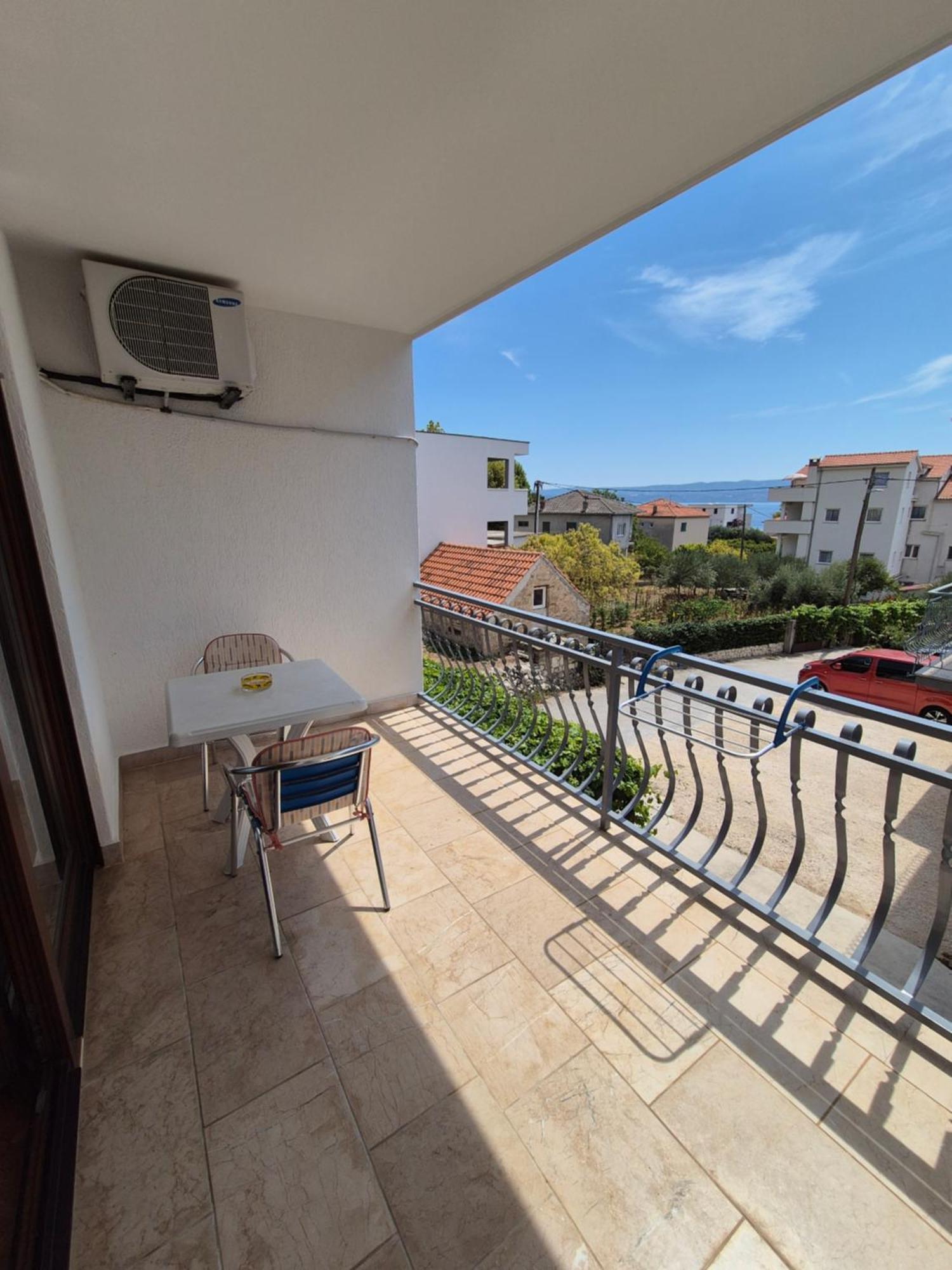 Apartments And Rooms Mamic Dugi Rat Esterno foto