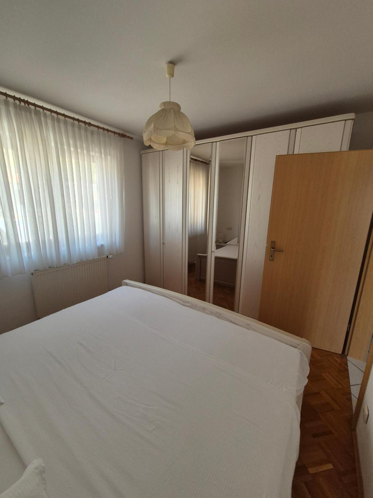 Apartments And Rooms Mamic Dugi Rat Esterno foto