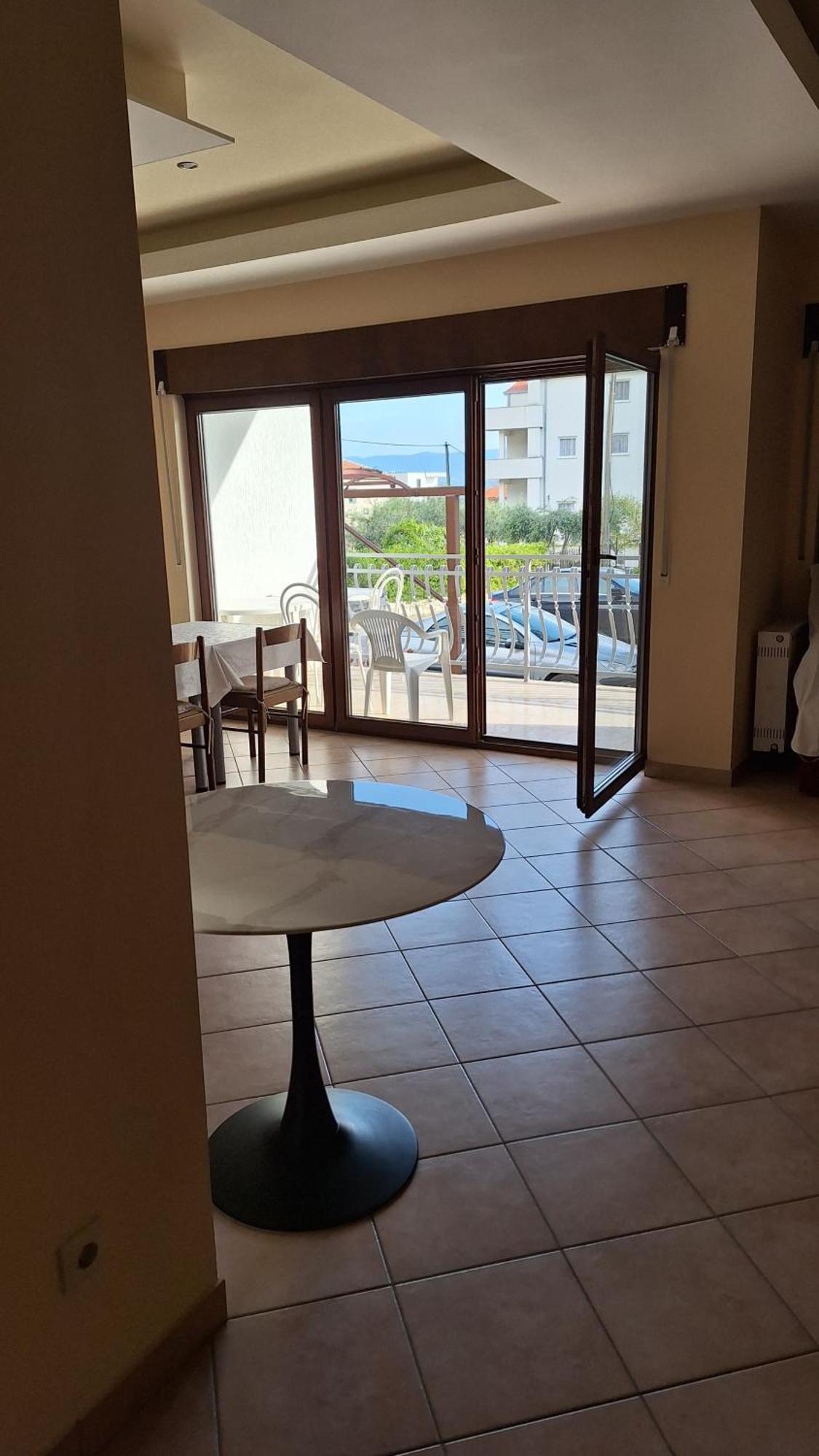 Apartments And Rooms Mamic Dugi Rat Esterno foto